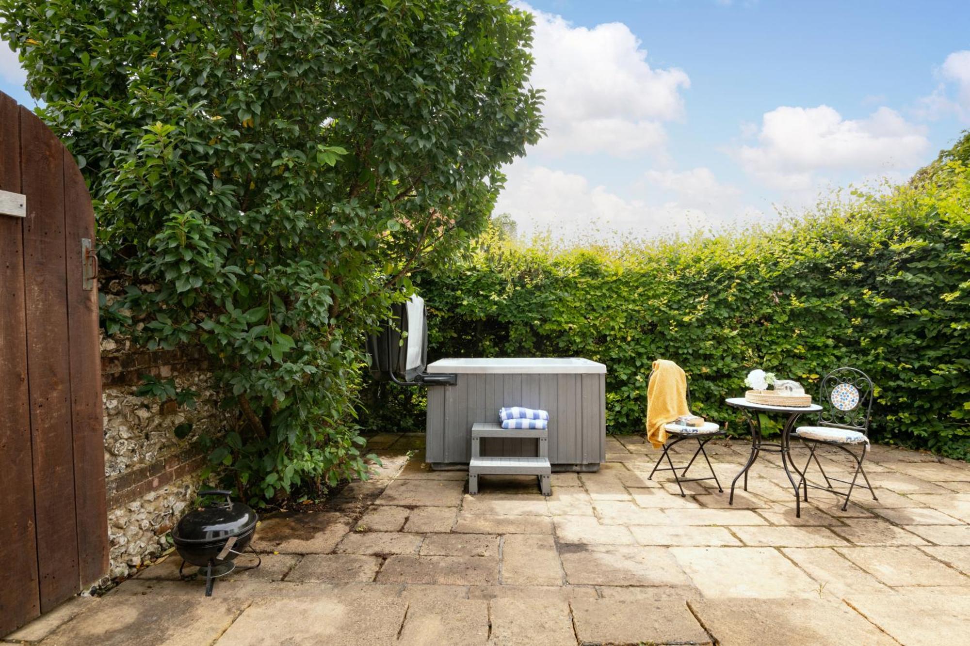 Holiday home Snowdrop - Connect To The Nature In The Hot Tub Blandford Forum