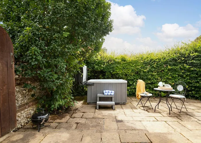 Snowdrop - Connect To The Nature In The Hot Tub