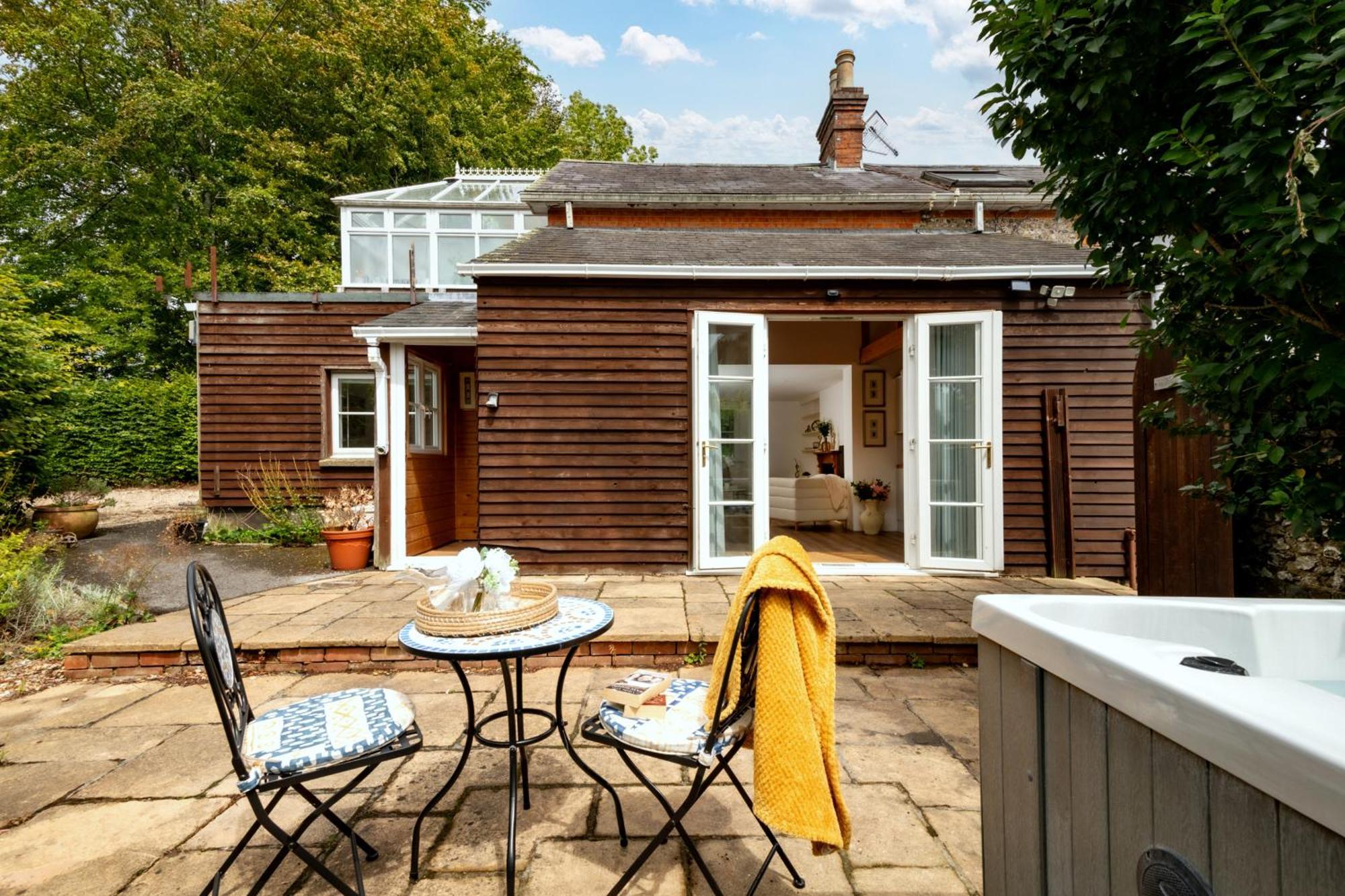 Snowdrop - Connect To The Nature In The Hot Tub Holiday home Blandford Forum